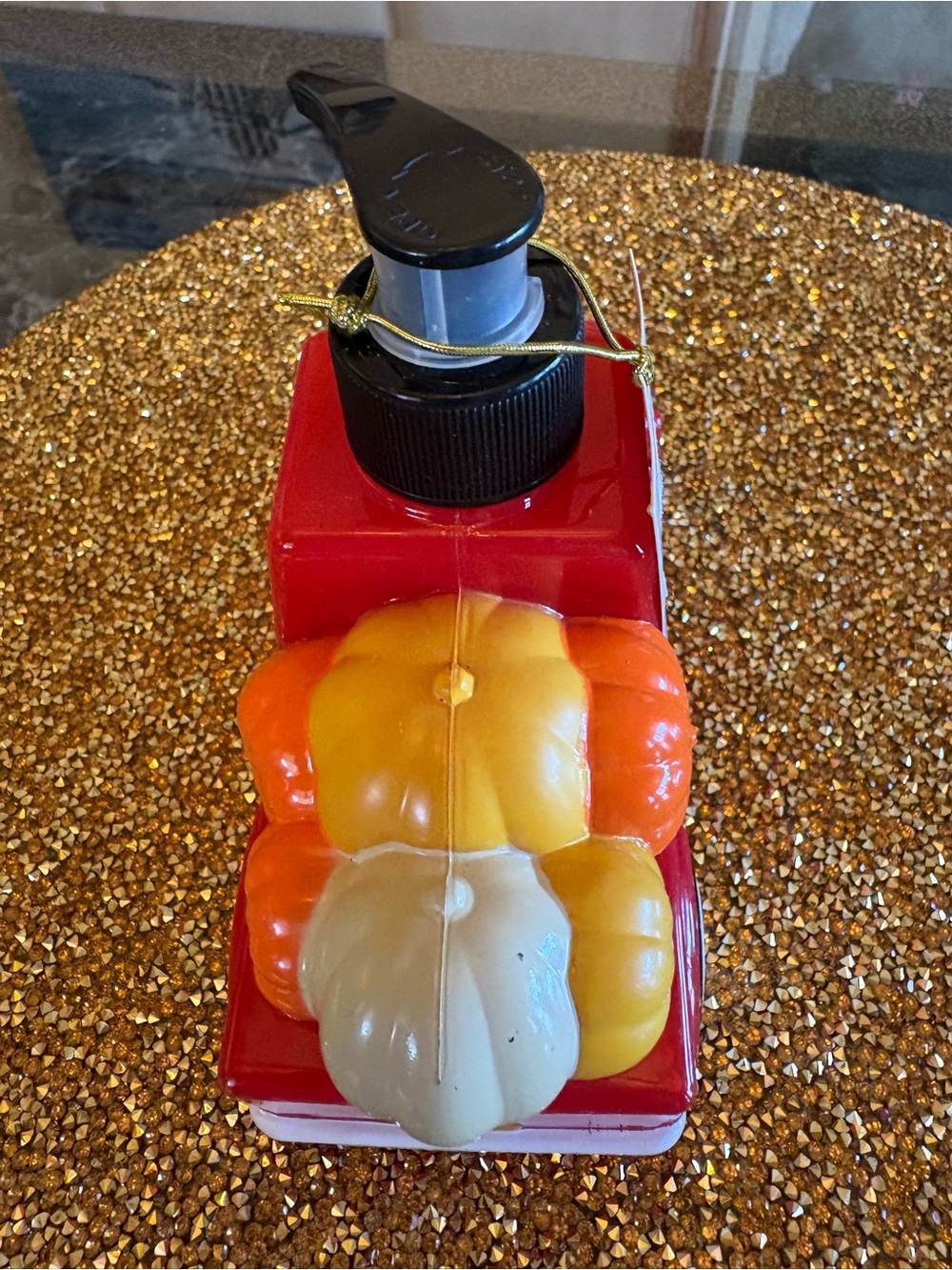 Red Pumpkin Truck NWT Hand Soap Dispenser . Pumpkin Spice Scented gel. 500 ml. - Picture 3 of 6